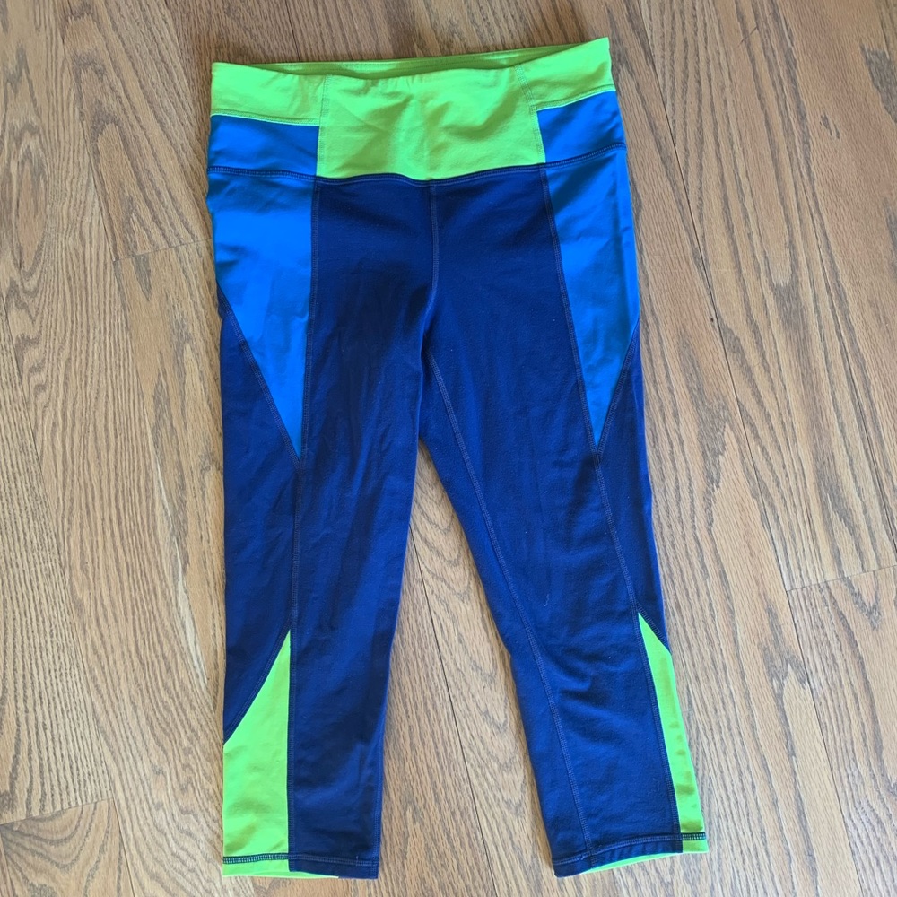 Athleta crop / Capri leggings in medium